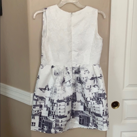 Beautiful Cocktail Dress with Intricate Detail - Picture 2 of 6